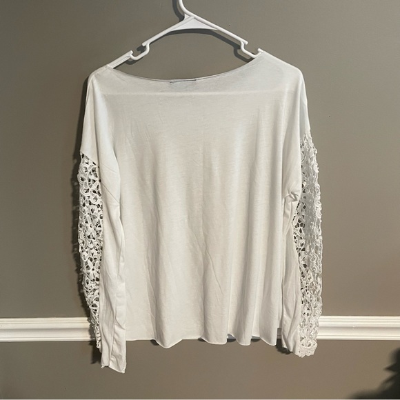 ⭐️4 for $10⭐️Crochet Lace Long Sleeve Shirt. - Picture 4 of 8